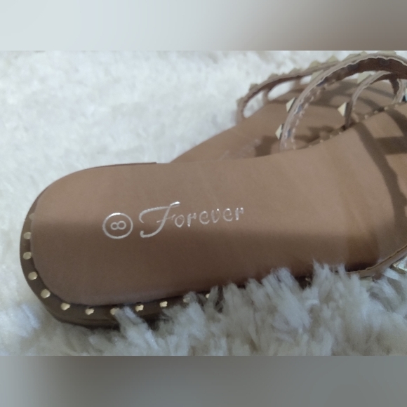 Forever brand woman size 8 studded sandals - Picture 4 of 5